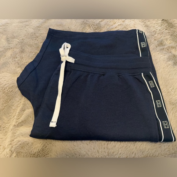 NWT - TOMMY HILFIGER XL MENS COTTON DRAWSTRING SHORTS - Picture 3 of 5